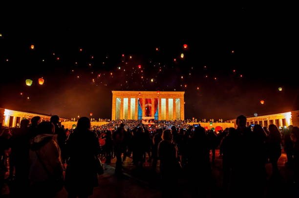 Saygı duruşu ve sirenler