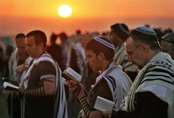 Farklı dinlerin ibadet sembolleri bir arada